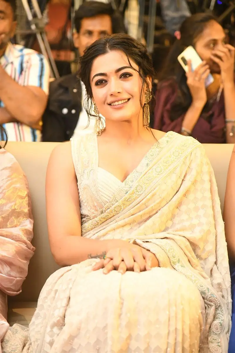 TELUGU ACTRESS RASHMIKA MANDANNA STILLS IN WHITE SAREE 7